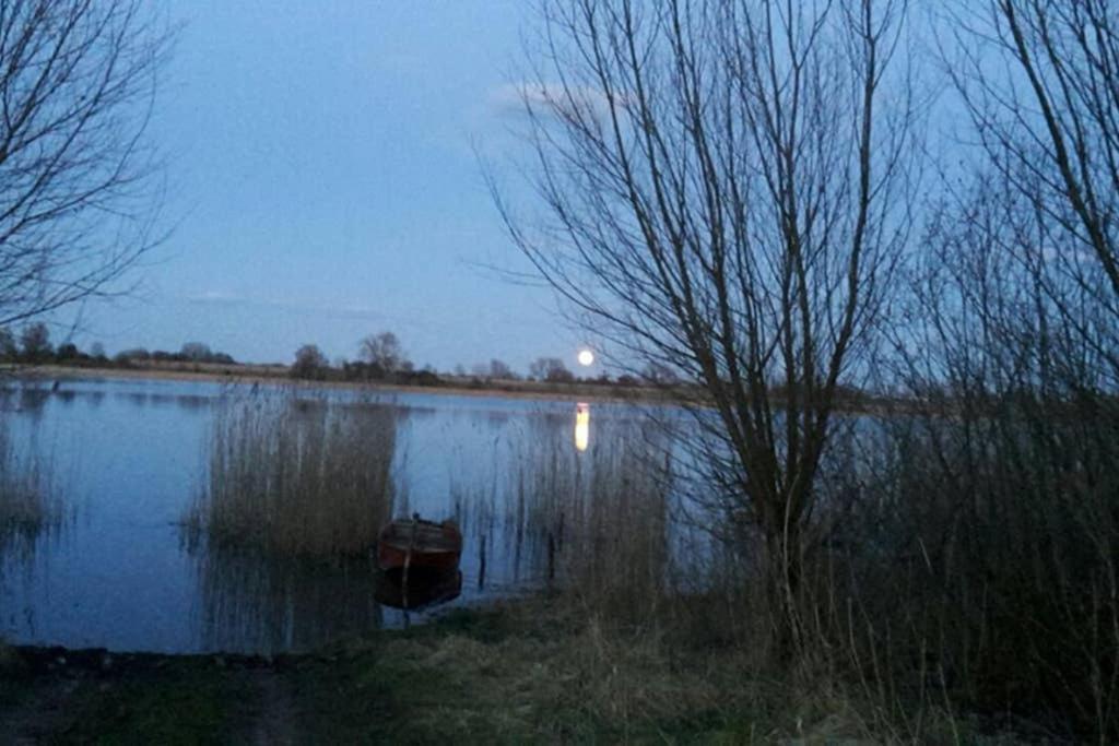 Entspannen Im Dorf Am See Zahren Bagian luar foto